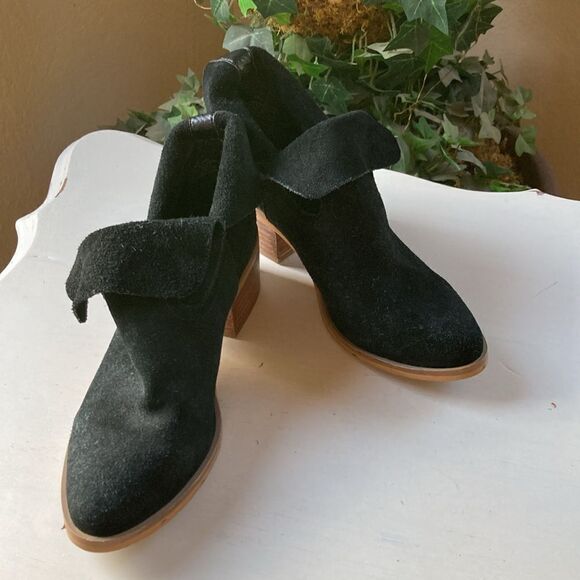 Steve Madden Black Suede Booties Size 7M Flaw - Picture 3 of 14